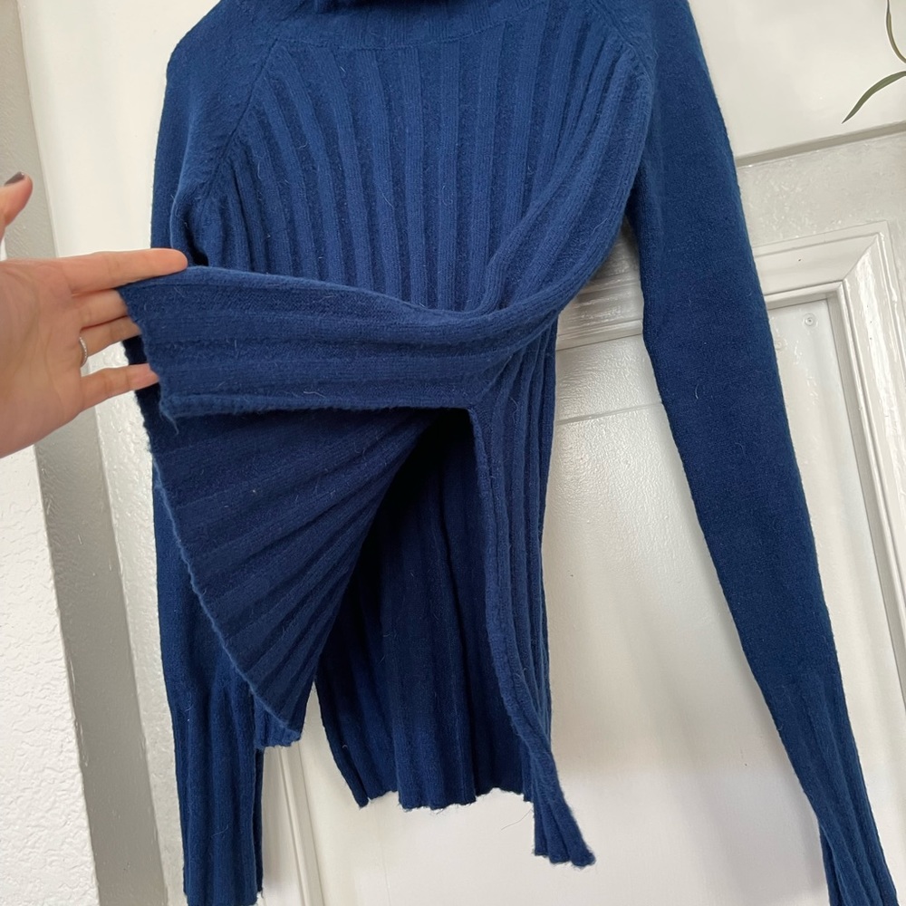 Blue sweater - Picture 5 of 5